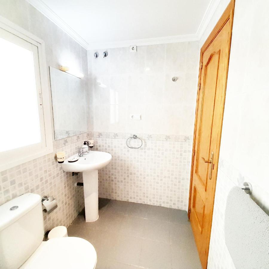 Apartamentos Vicenta Playa Carihuela ตอร์เรโมลิโนส ภายนอก รูปภาพ