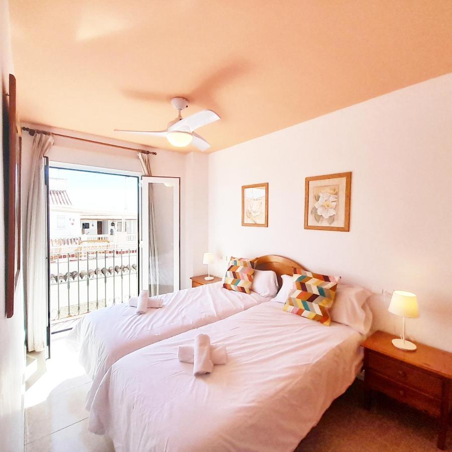 Apartamentos Vicenta Playa Carihuela ตอร์เรโมลิโนส ภายนอก รูปภาพ