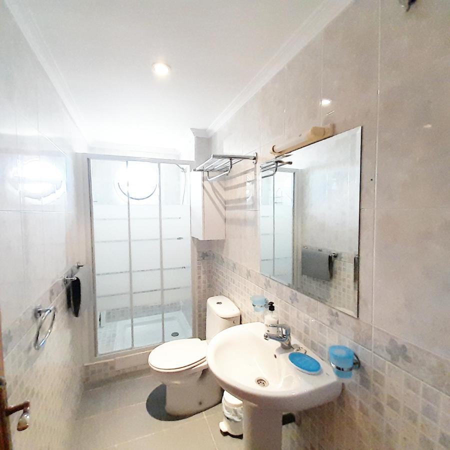 Apartamentos Vicenta Playa Carihuela ตอร์เรโมลิโนส ภายนอก รูปภาพ