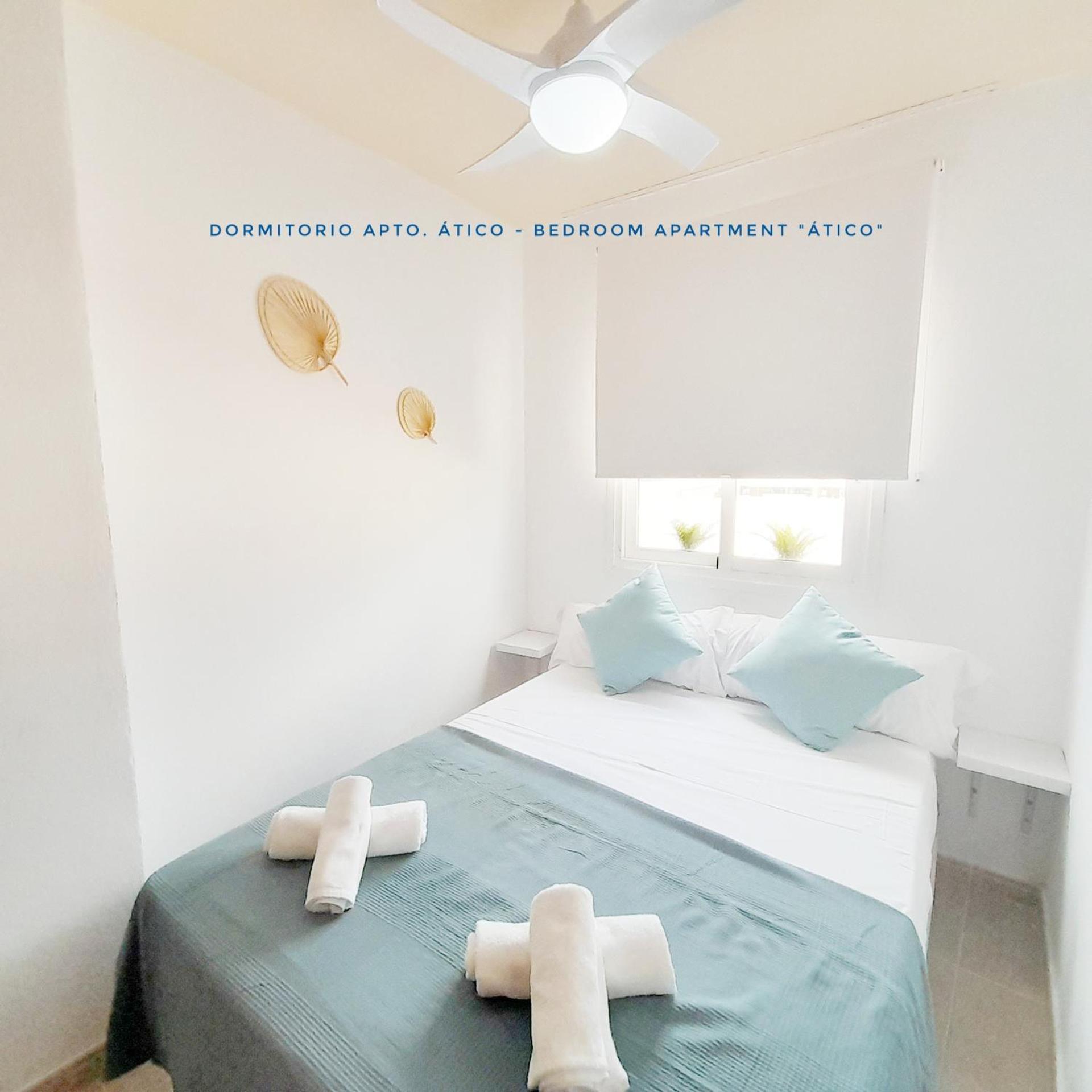Apartamentos Vicenta Playa Carihuela ตอร์เรโมลิโนส ภายนอก รูปภาพ
