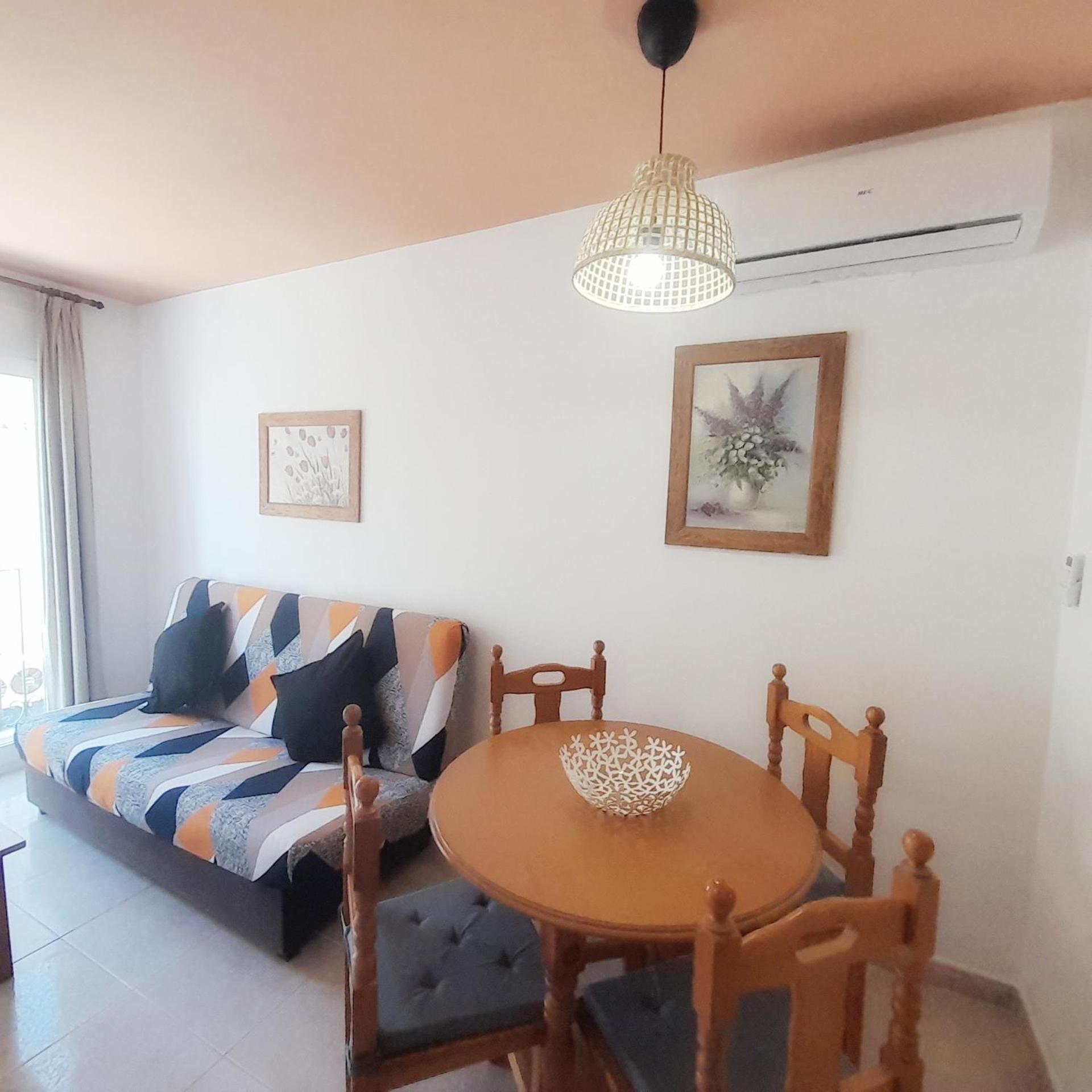 Apartamentos Vicenta Playa Carihuela ตอร์เรโมลิโนส ภายนอก รูปภาพ